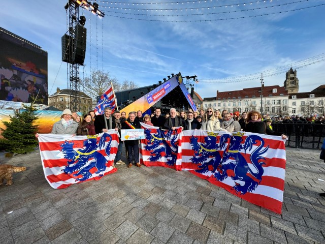 Groep Brugge schenkt cheque voor De Warmste Week | Het Nieuws Vandaag