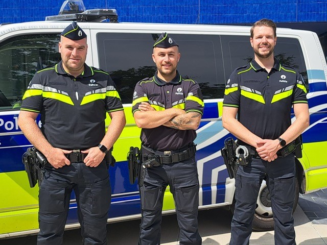 Testfase nieuw politie uniform bij Politiezone Vlas | Het Nieuws Vandaag